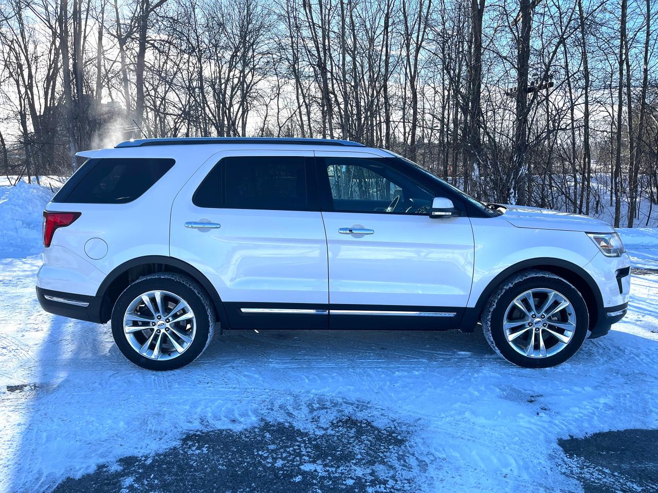 2018 Ford Explorer Limited 4WD Low KMS - Photo #5