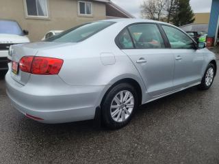 2011 Volkswagen Jetta AUTOMATIC/ACCIDENT FREE/2.0 4 CYL/POWER GROUP/172K - Photo #4