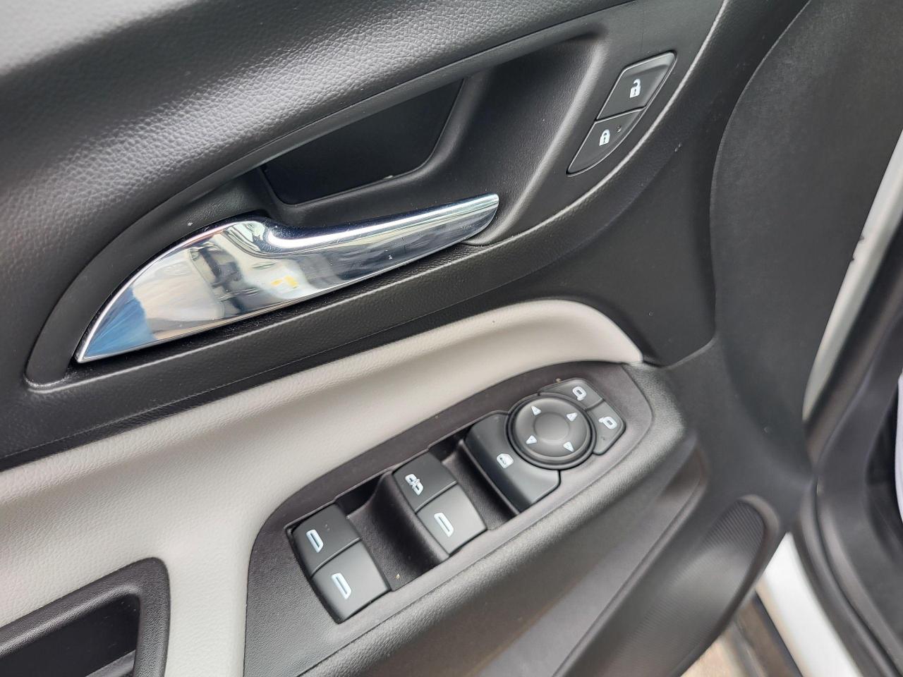 2018 Chevrolet Equinox 2LS Photo