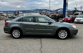 2012 Chrysler 200 4dr Sdn Touring LOW KM - Photo #4