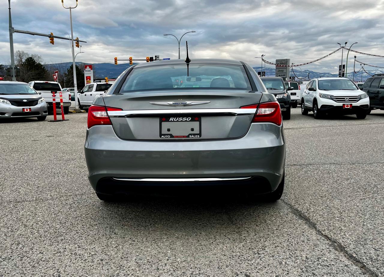 2012 Chrysler 200 4dr Sdn Touring LOW KM - Photo #6