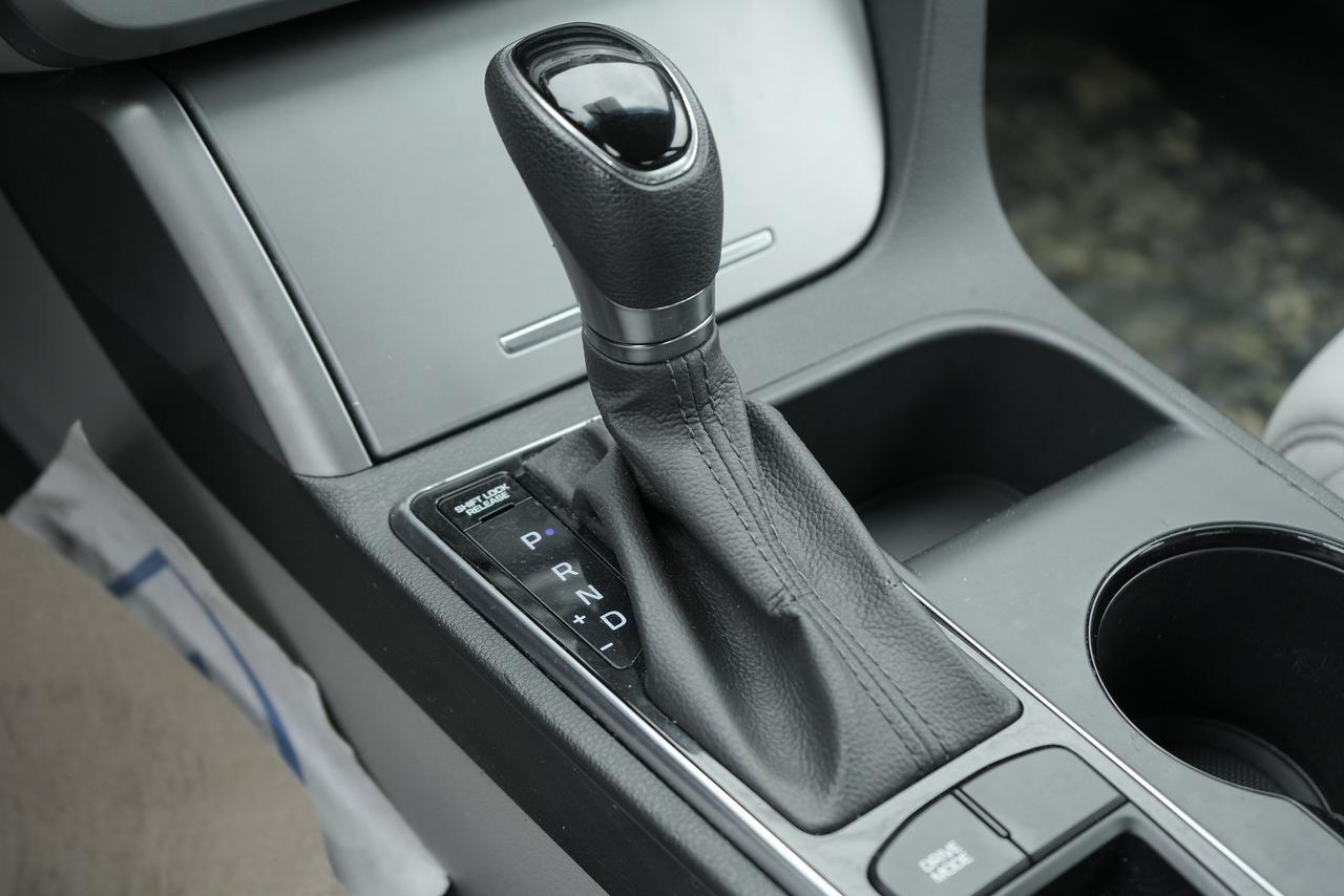 2015 Hyundai Sonata GL Photo