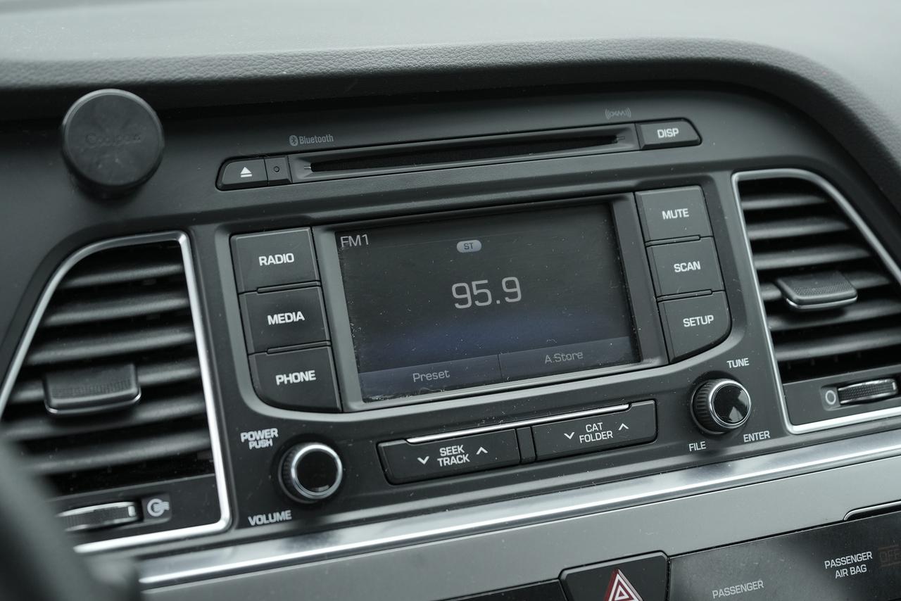 2015 Hyundai Sonata GL Photo