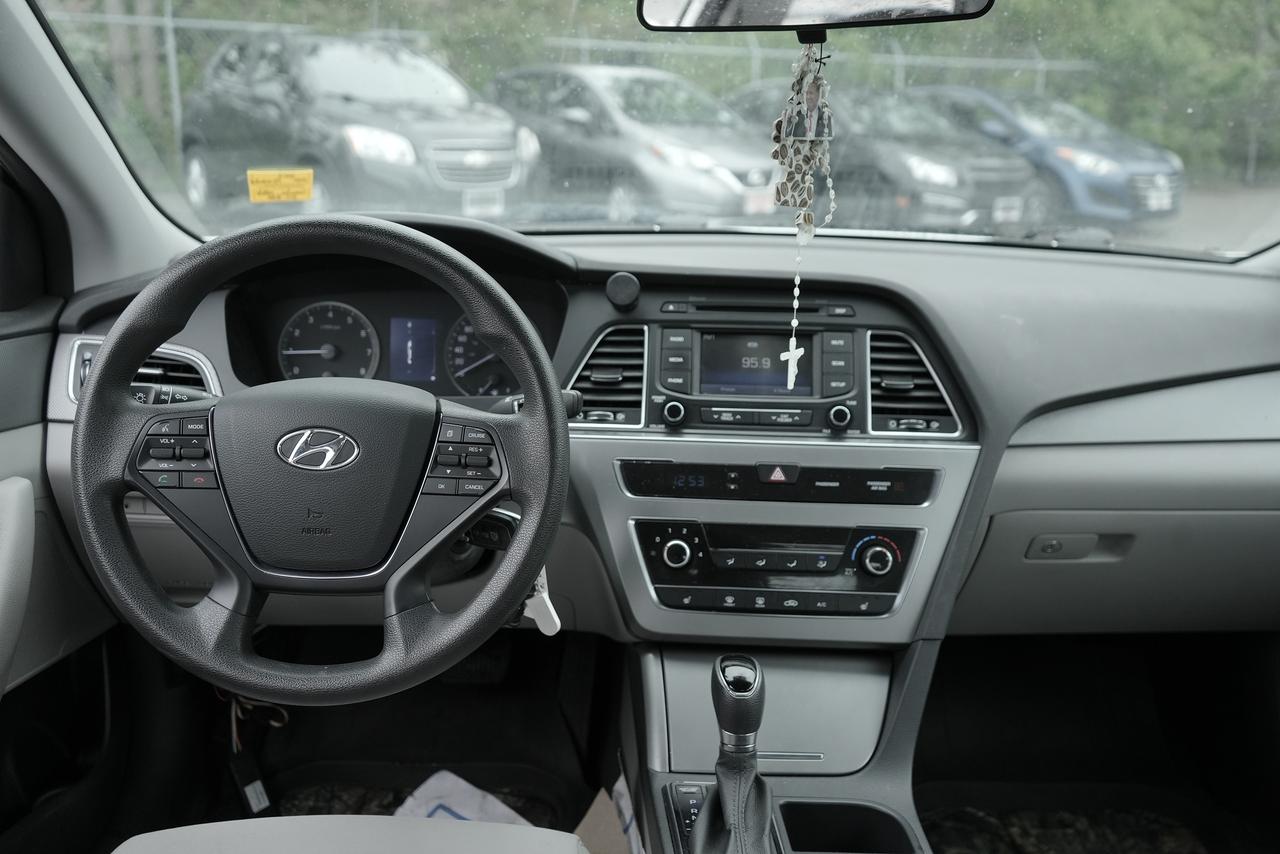 2015 Hyundai Sonata GL Photo