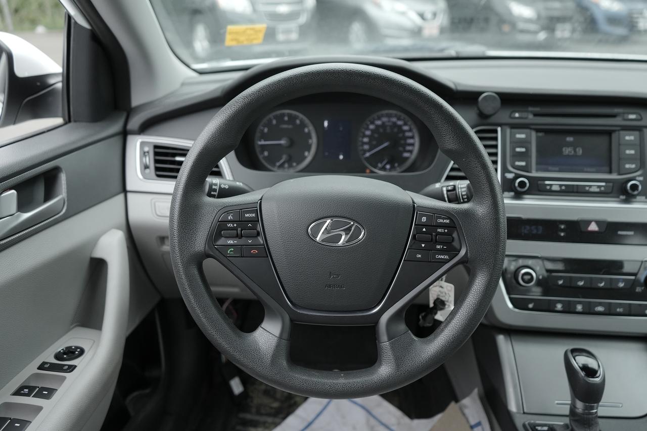 2015 Hyundai Sonata GL Photo