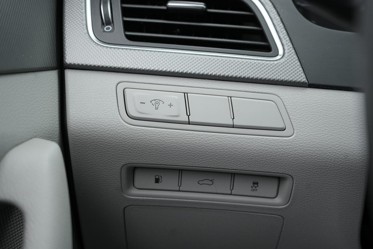 2015 Hyundai Sonata GL Photo