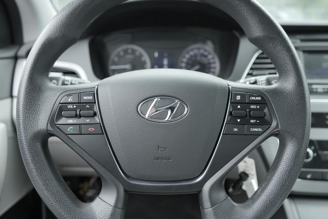 2015 Hyundai Sonata GL Photo