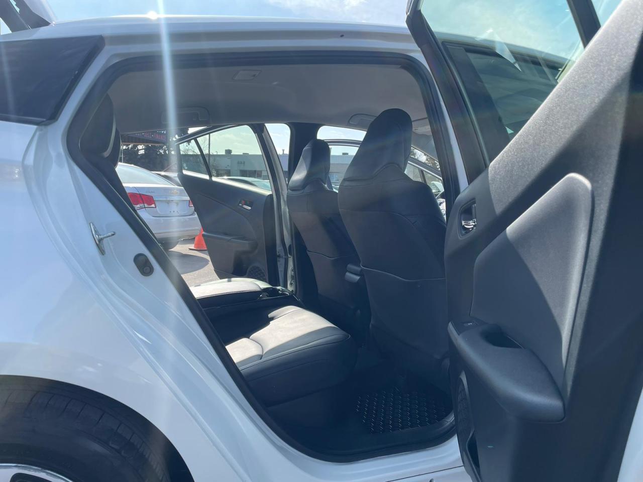 2018 Toyota Prius AUTO HYBRID PLUG-IN NO ACCIDENT BLID SPOT ALERT, - Photo #12