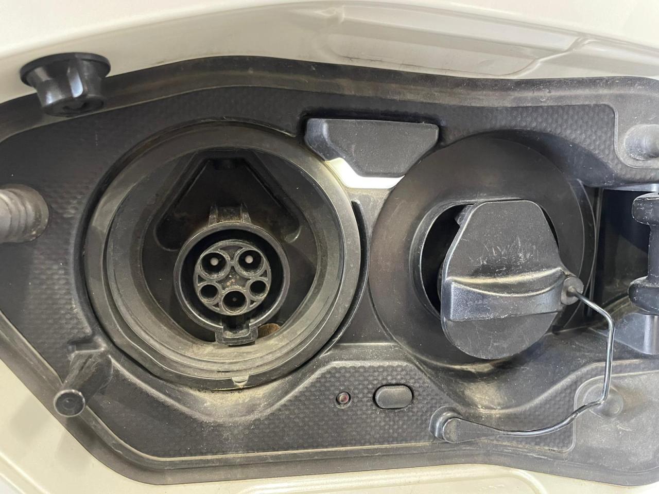 2018 Toyota Prius AUTO HYBRID PLUG-IN NO ACCIDENT BLID SPOT ALERT, - Photo #21