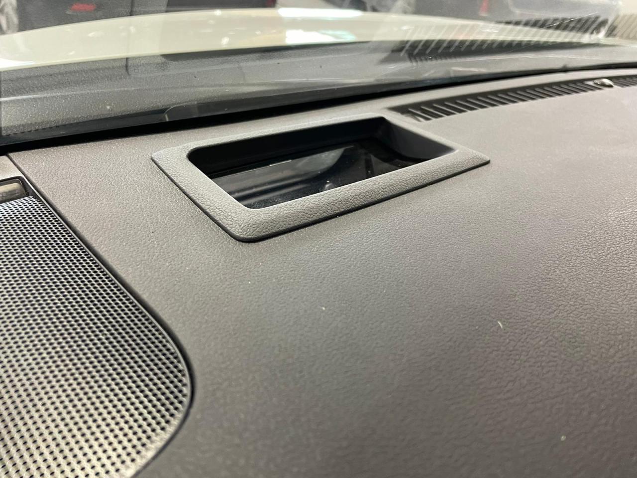 2018 Toyota Prius AUTO HYBRID PLUG-IN NO ACCIDENT BLID SPOT ALERT, - Photo #23