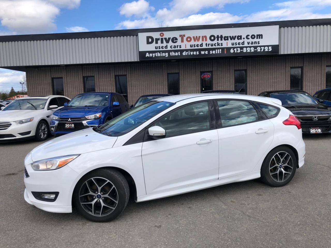 2017 Ford Focus 5DR HB SE - Photo #2