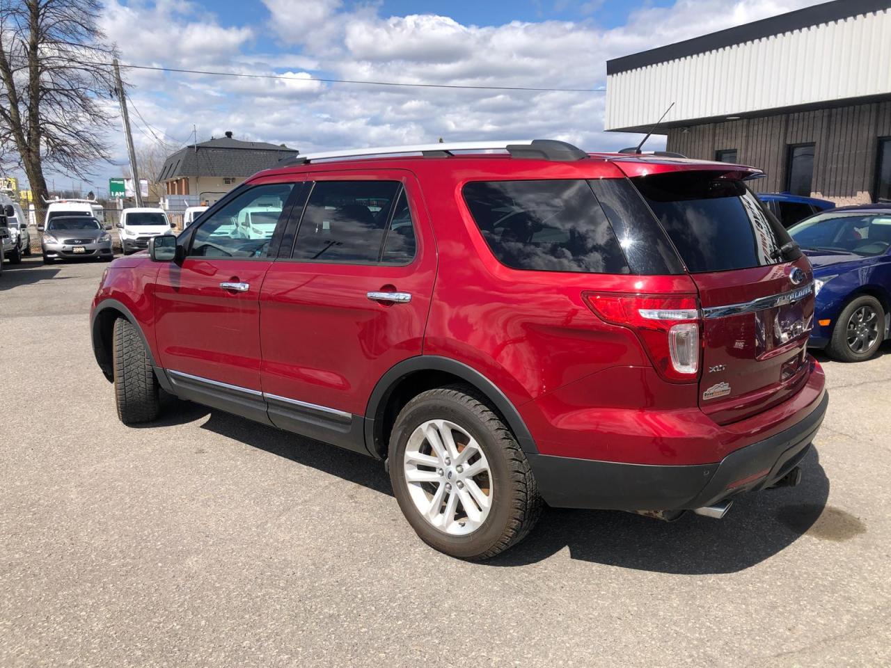 2015 Ford Explorer XLT Photo2