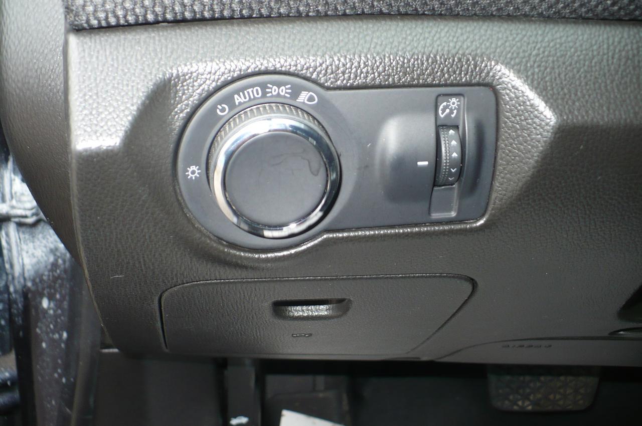2014 Chevrolet Cruze 4DR SDN DIESEL Photo