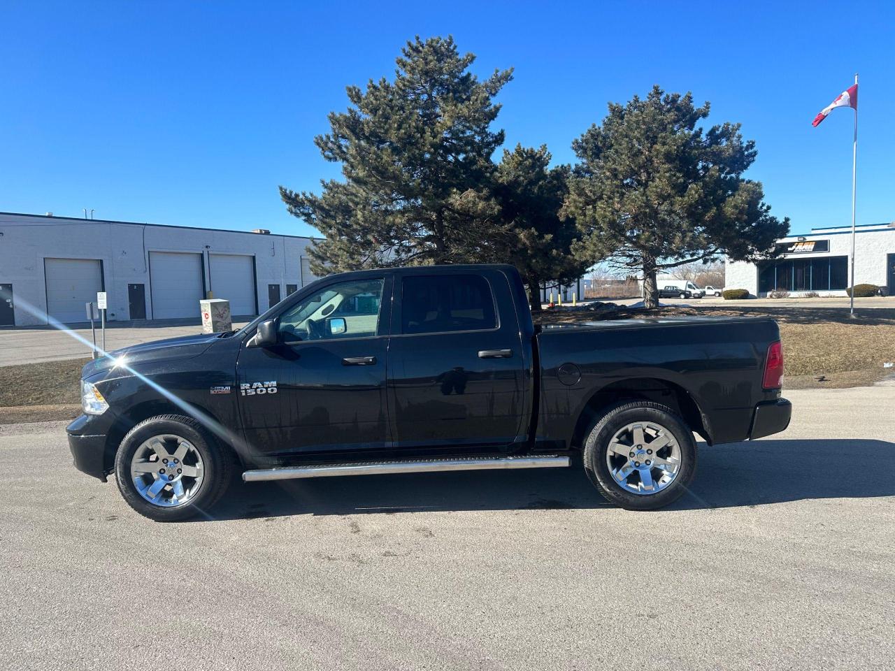2016 RAM 1500 SLT - Photo #3