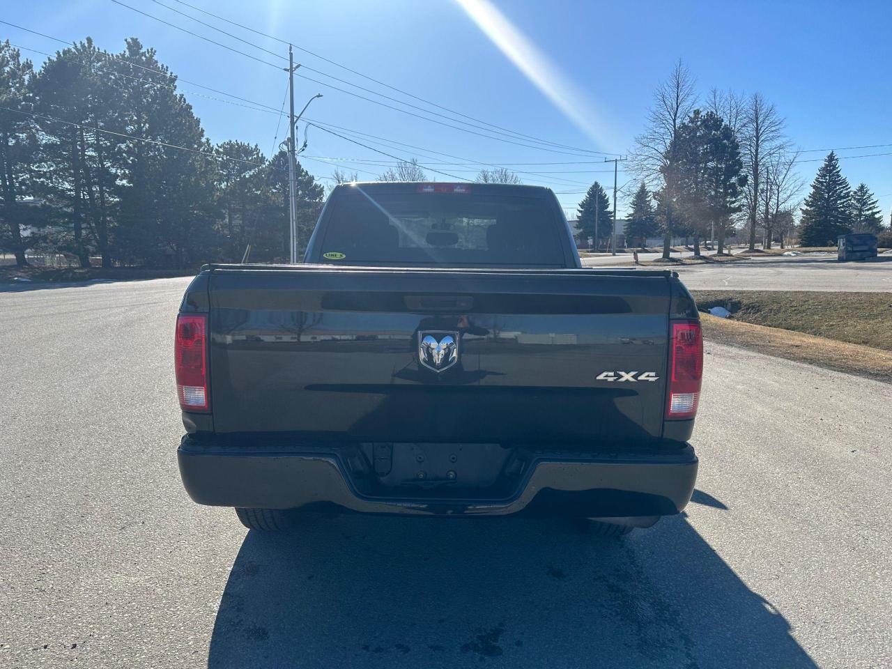 2016 RAM 1500 SLT - Photo #4