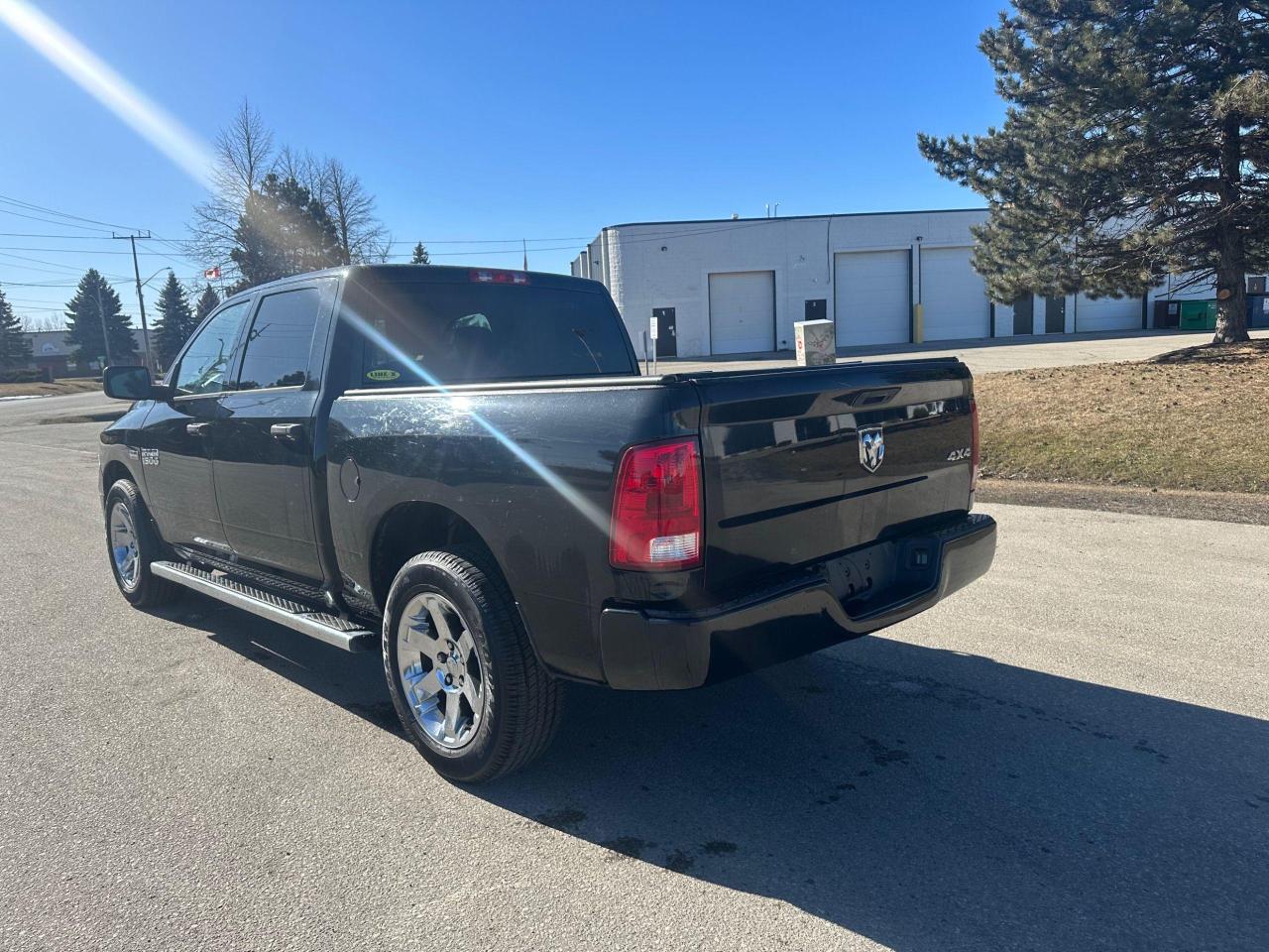 2016 RAM 1500 SLT - Photo #5