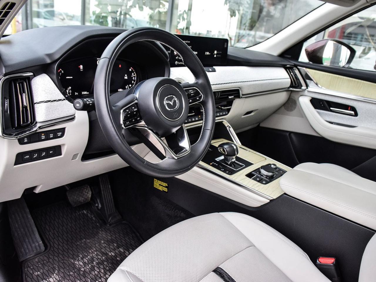 2024 Mazda CX-90 MHEV Signature AWD Photo