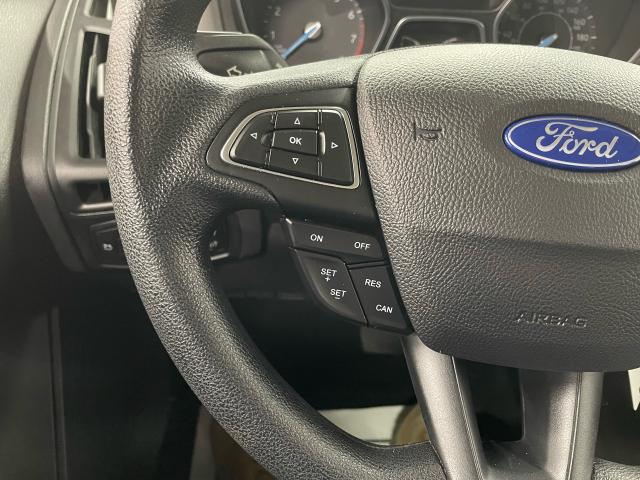 2016 Ford Focus SE Photo15