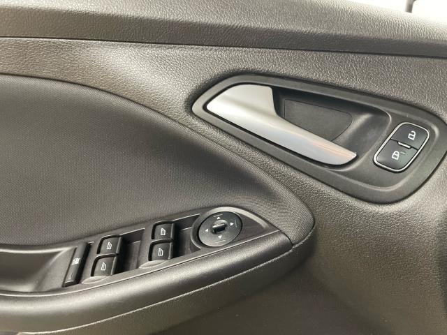 2016 Ford Focus SE Photo12