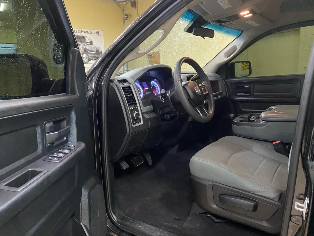 2019 RAM 1500 Classic EXPRESS - Photo #10