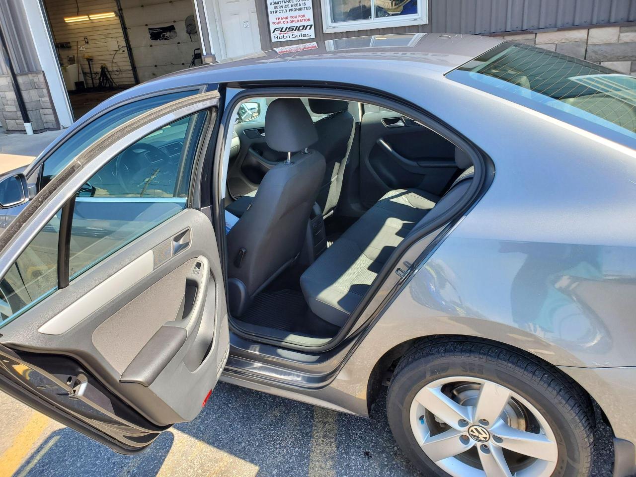 2013 Volkswagen Jetta 2.0T TDI-SUNROOF-HEATED SEATS - Photo #14