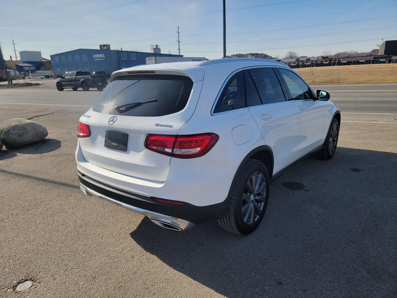 2016 Mercedes-Benz GL-Class GLC 300 - Photo #4