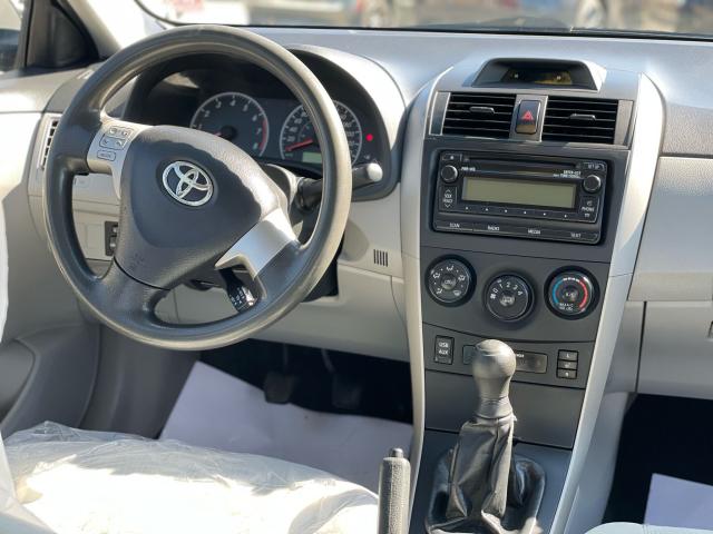 2013 Toyota Corolla LE / CLEAN CARFAX / SUNROOF / HTD SEATS Photo10