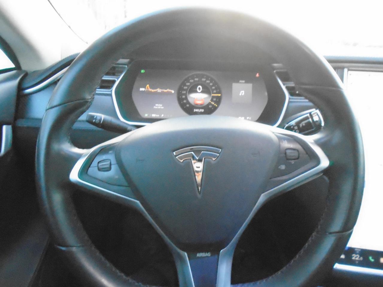 2014 Tesla Model S 4dr Sdn Performance - Photo #8
