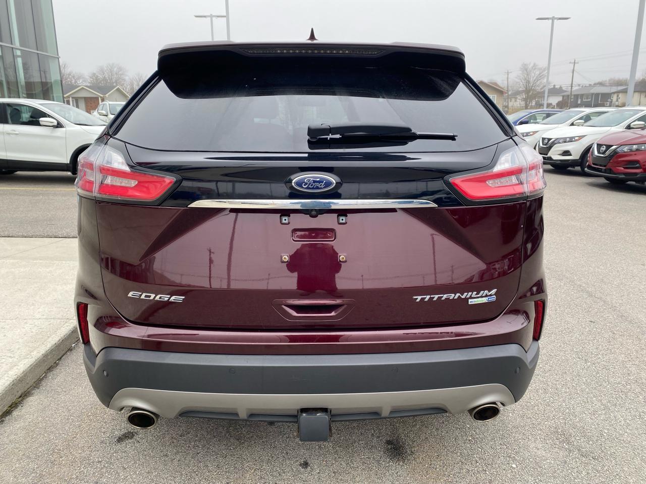 2019 Ford Edge Titanium Photo4