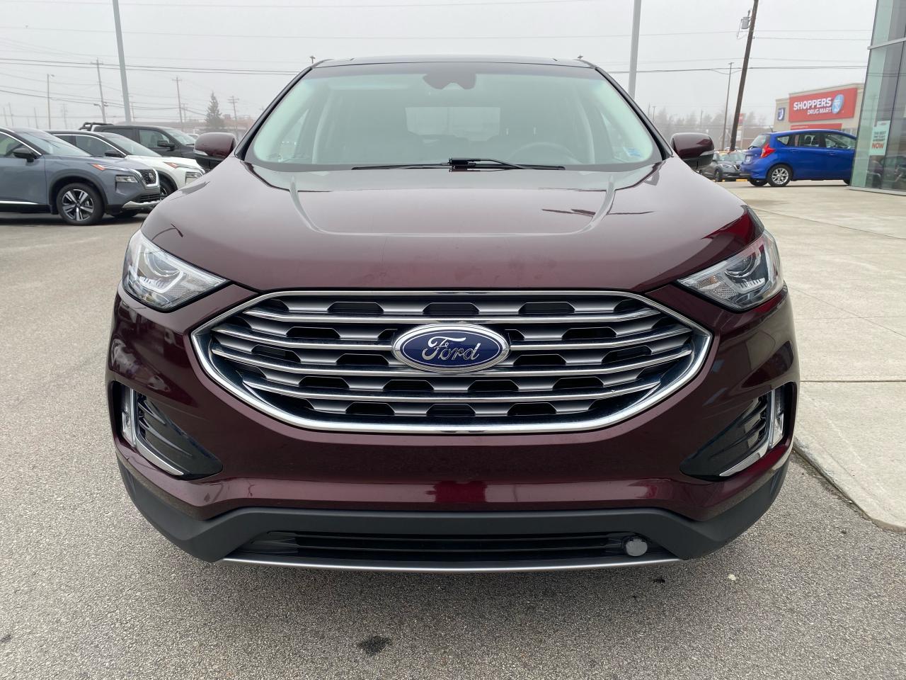 2019 Ford Edge Titanium Photo2