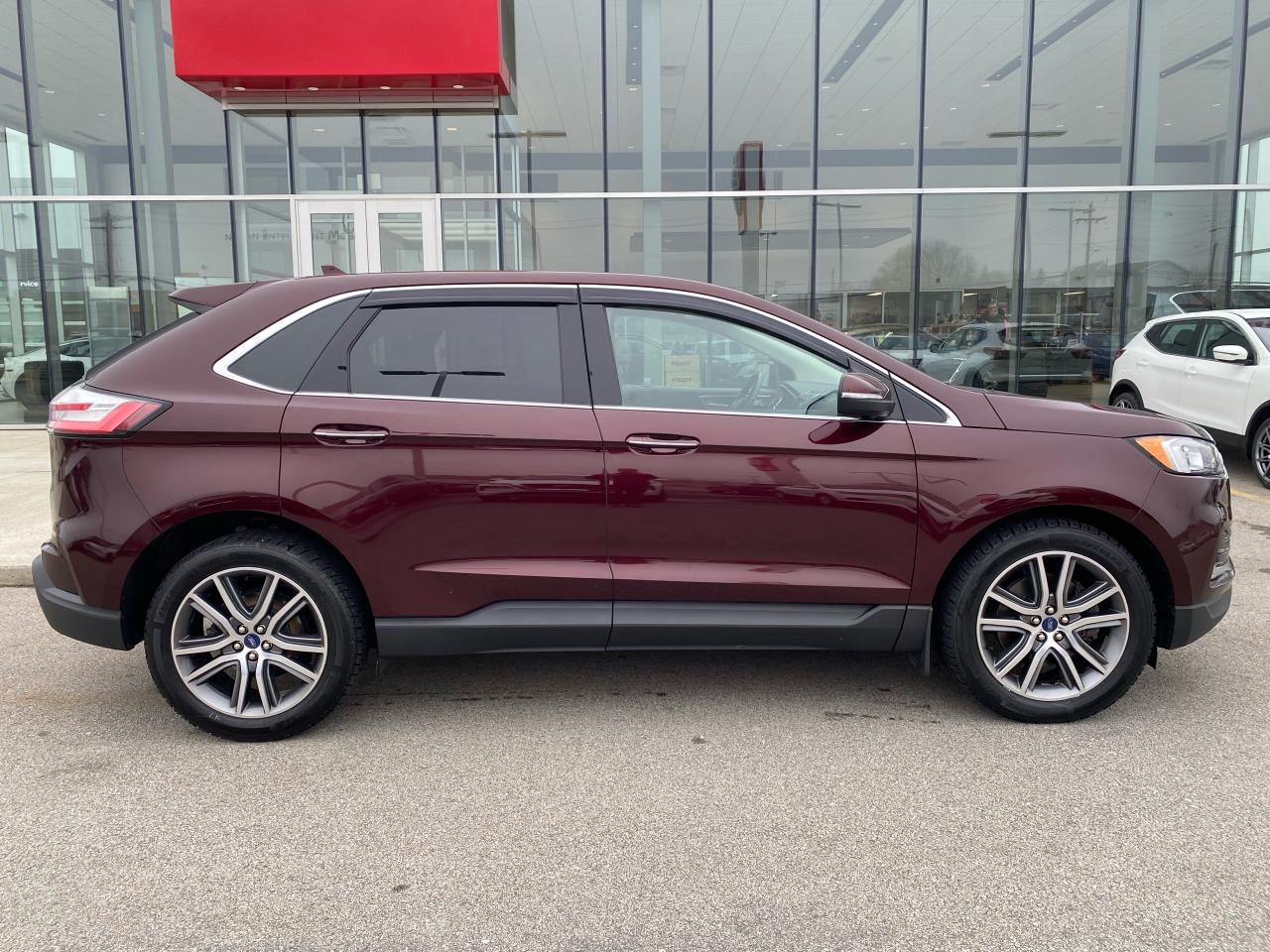 2019 Ford Edge Titanium Photo5