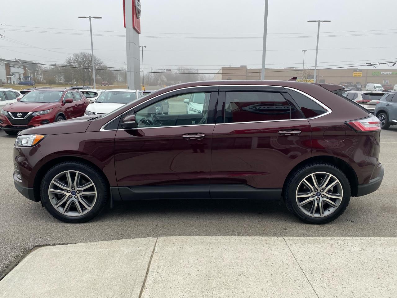 2019 Ford Edge Titanium Photo3