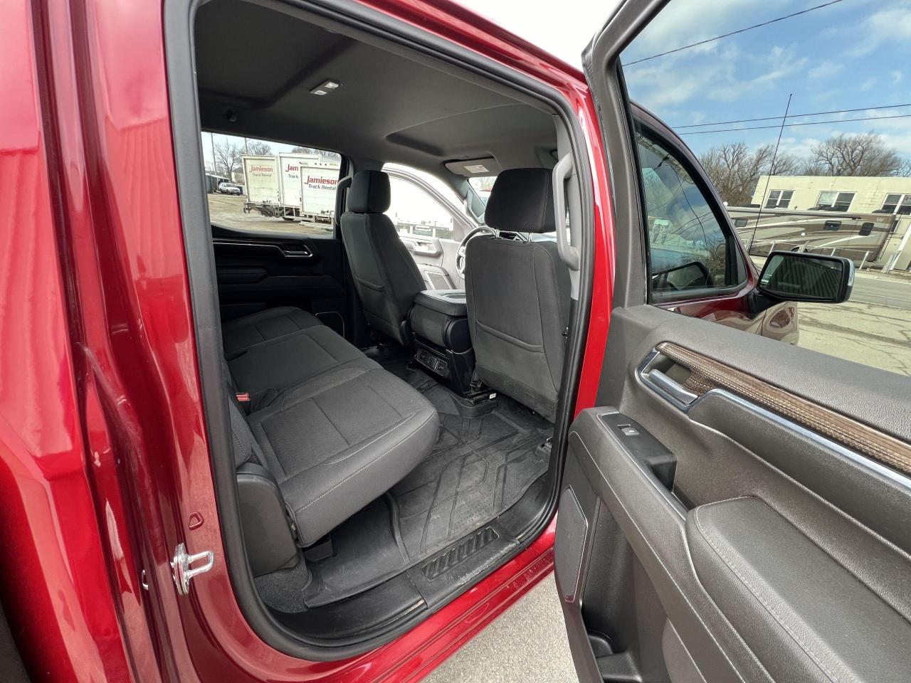 2022 Chevrolet Silverado 1500 4WD Crew Cab 147" LT - Photo #10