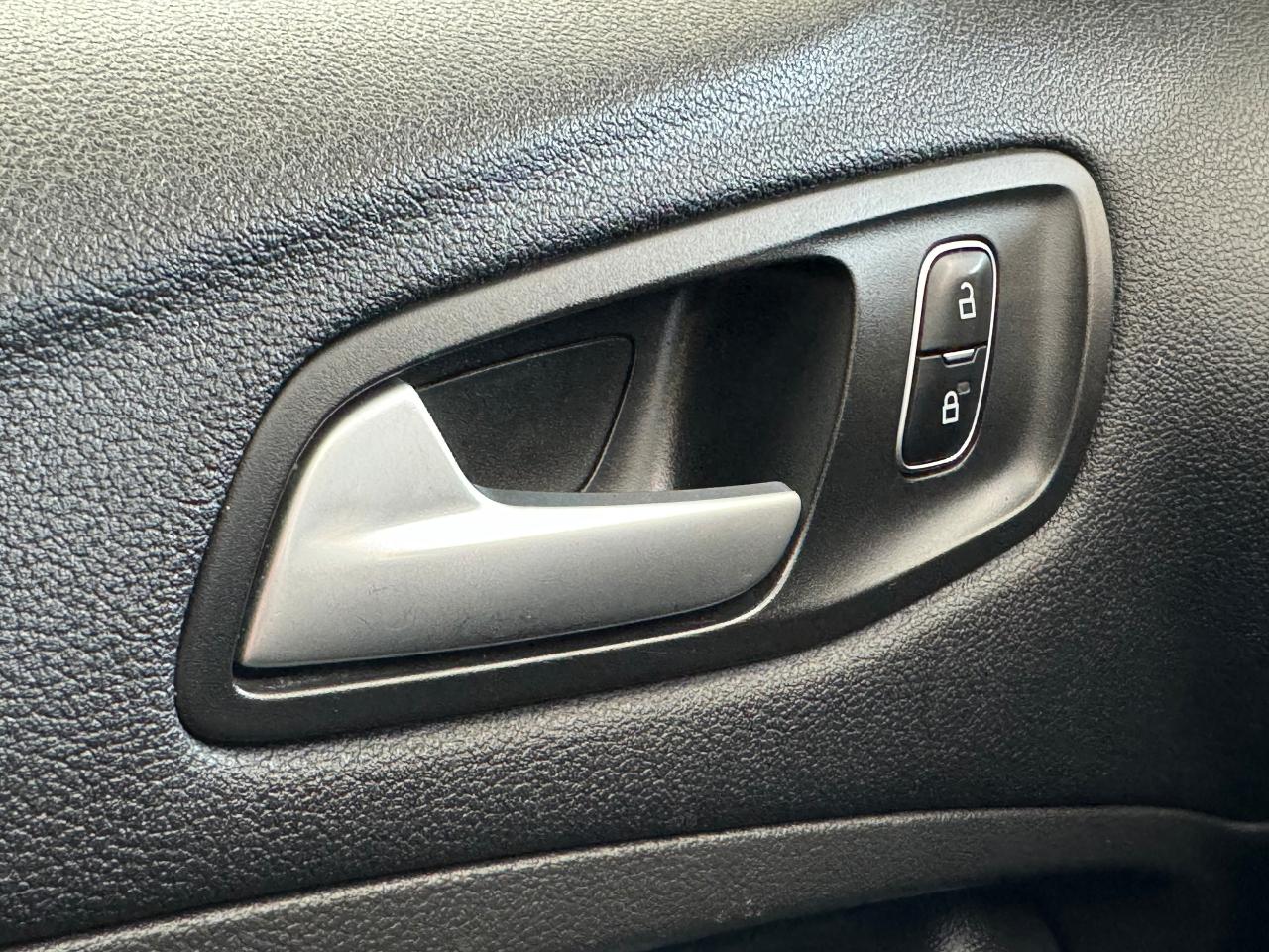 2017 Ford Escape SE W/Apperance PKG+ApplePlay+CLEAN CARFAX - Photo #46