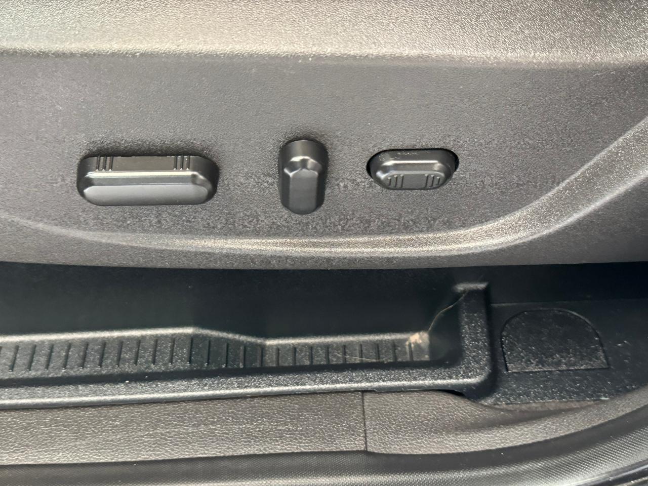 2017 Ford Escape SE W/Apperance PKG+ApplePlay+CLEAN CARFAX - Photo #41