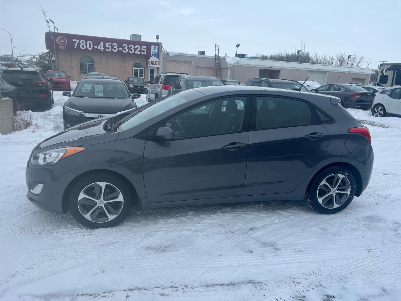 2017 Hyundai Elantra GT GT Pano roof heated Seats + - Photo #4