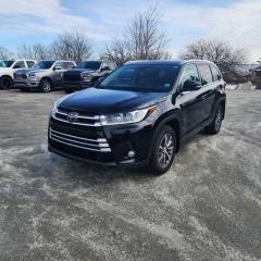 <p>An 8 passenger AWD with rear air and heat, leather seats, heated front seats, power sunroof, navigation, blue tooth, lane keep assist, back up camera, power trunk lock, and a Cd player.</p><p> </p>