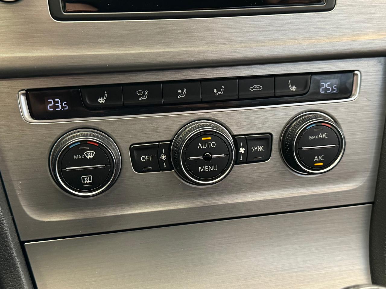 2016 Volkswagen Golf Comfortline+NewBrakes+Camera+ApplePlay+Heated Seat - Photo #35