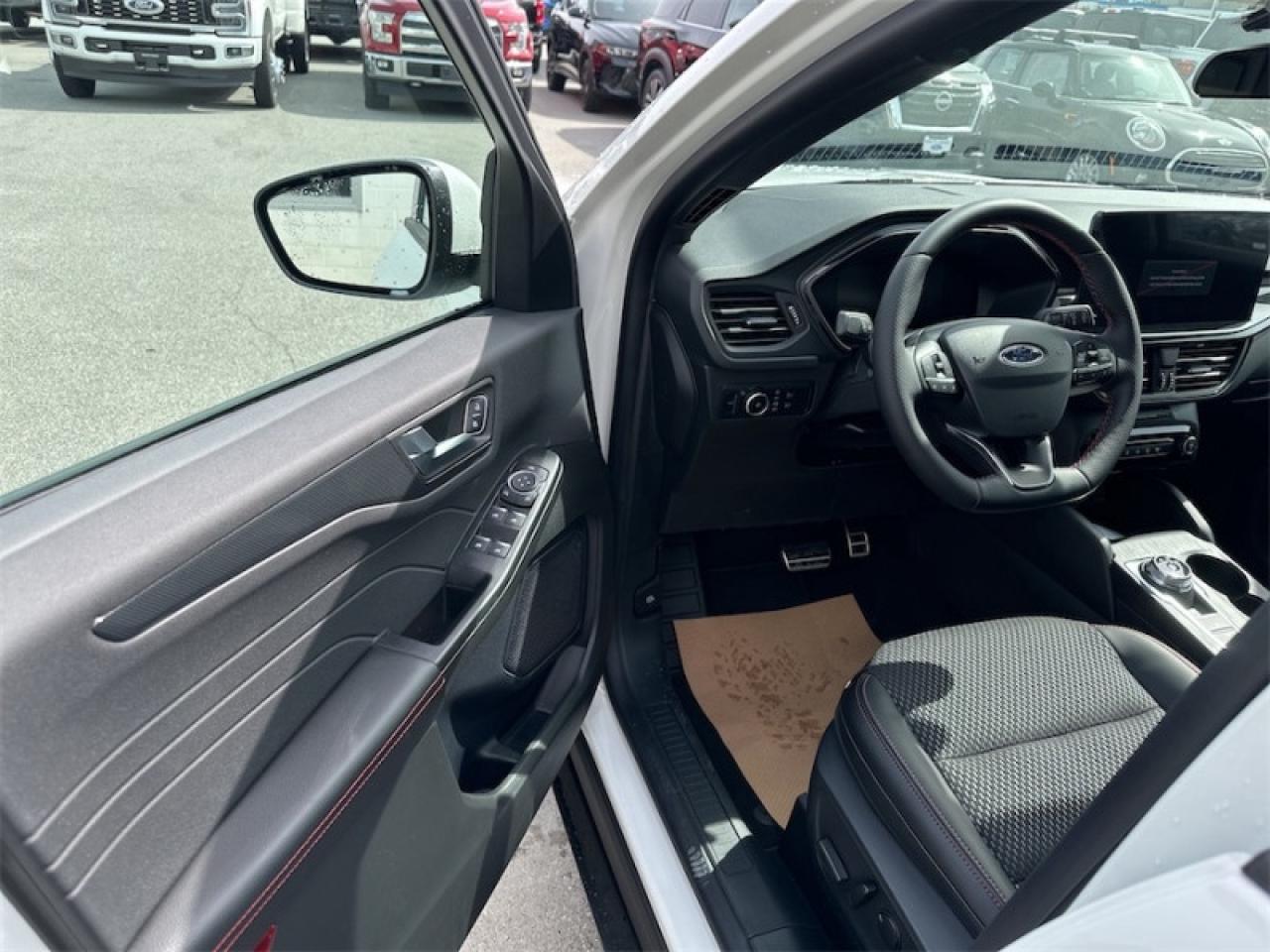 2024 Ford Escape ST-Line Select  - Sunroof - Navigation Photo5