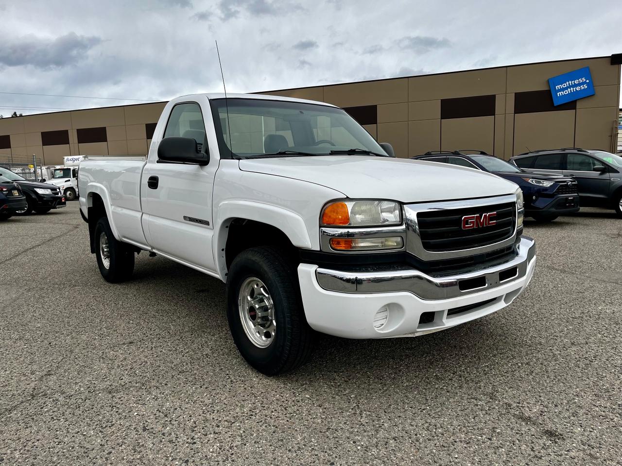 2004 GMC Sierra 2500 SL 2500HD, Long Box, Rwd - Photo #3