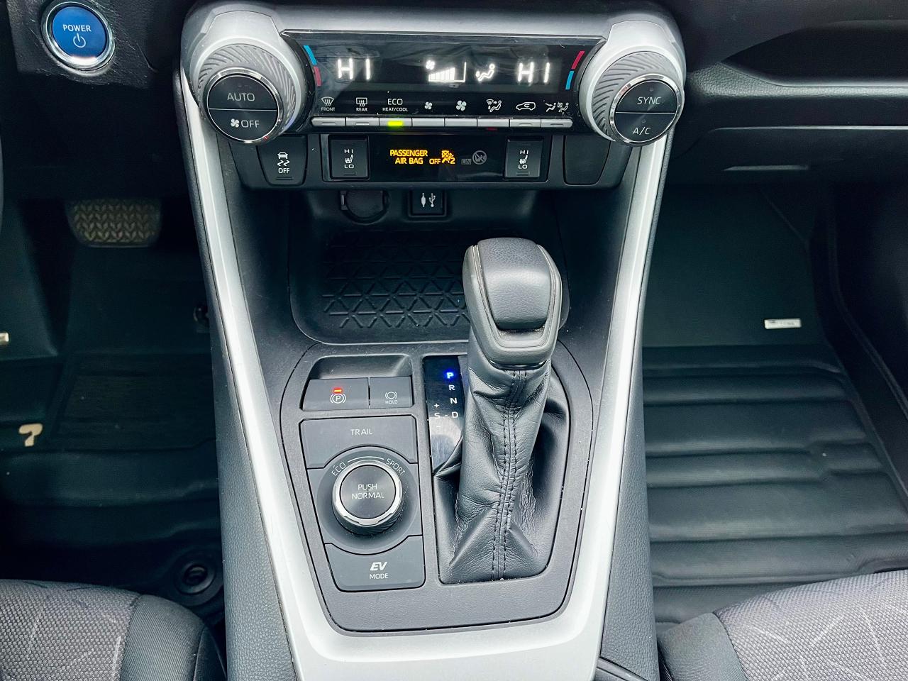 2019 Toyota RAV4 AWD Hybrid XLE - Photo #18