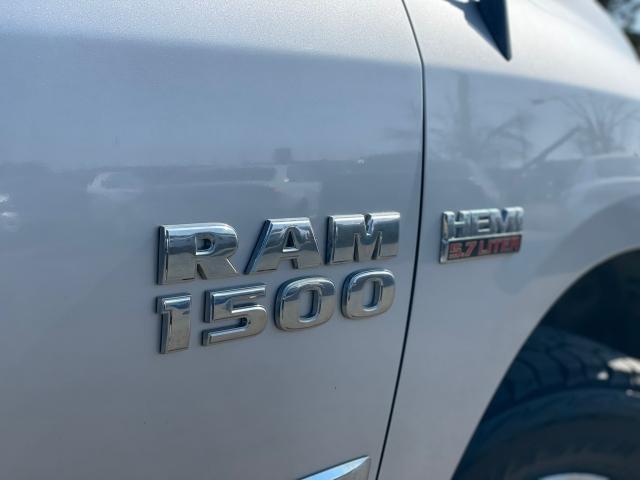 2013 RAM 1500 ST 4WD Crew Cab 140.5" / CLEAN CARFAX Photo6