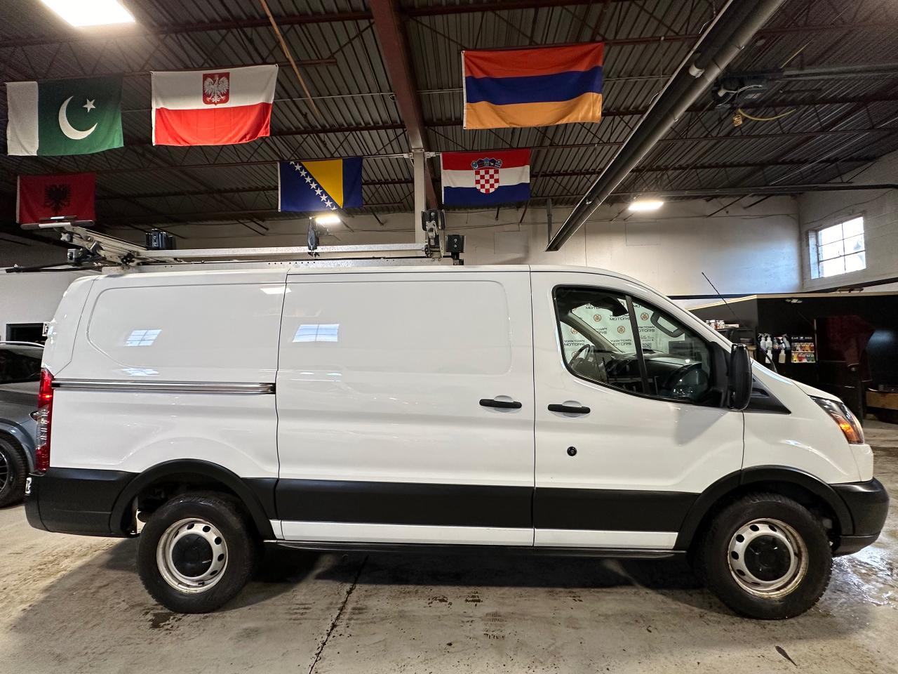 2019 Ford Transit DIESLE T-150 130" LOW RF 8600 - Photo #4