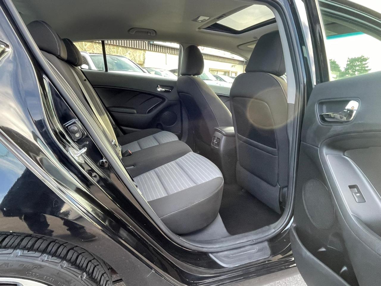 2015 Kia Forte5 AUTO, LOW KM, HEATED SEATS, BACK UP CAMERA,B-TOOTH - Photo #16