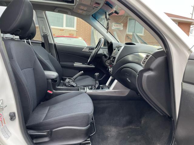 2011 Subaru Forester X TOURING / STANDARD TRANSMISSION / SUNROOF Photo5