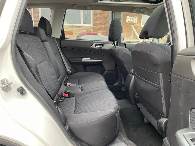 2011 Subaru Forester X TOURING / STANDARD TRANSMISSION / SUNROOF Photo9