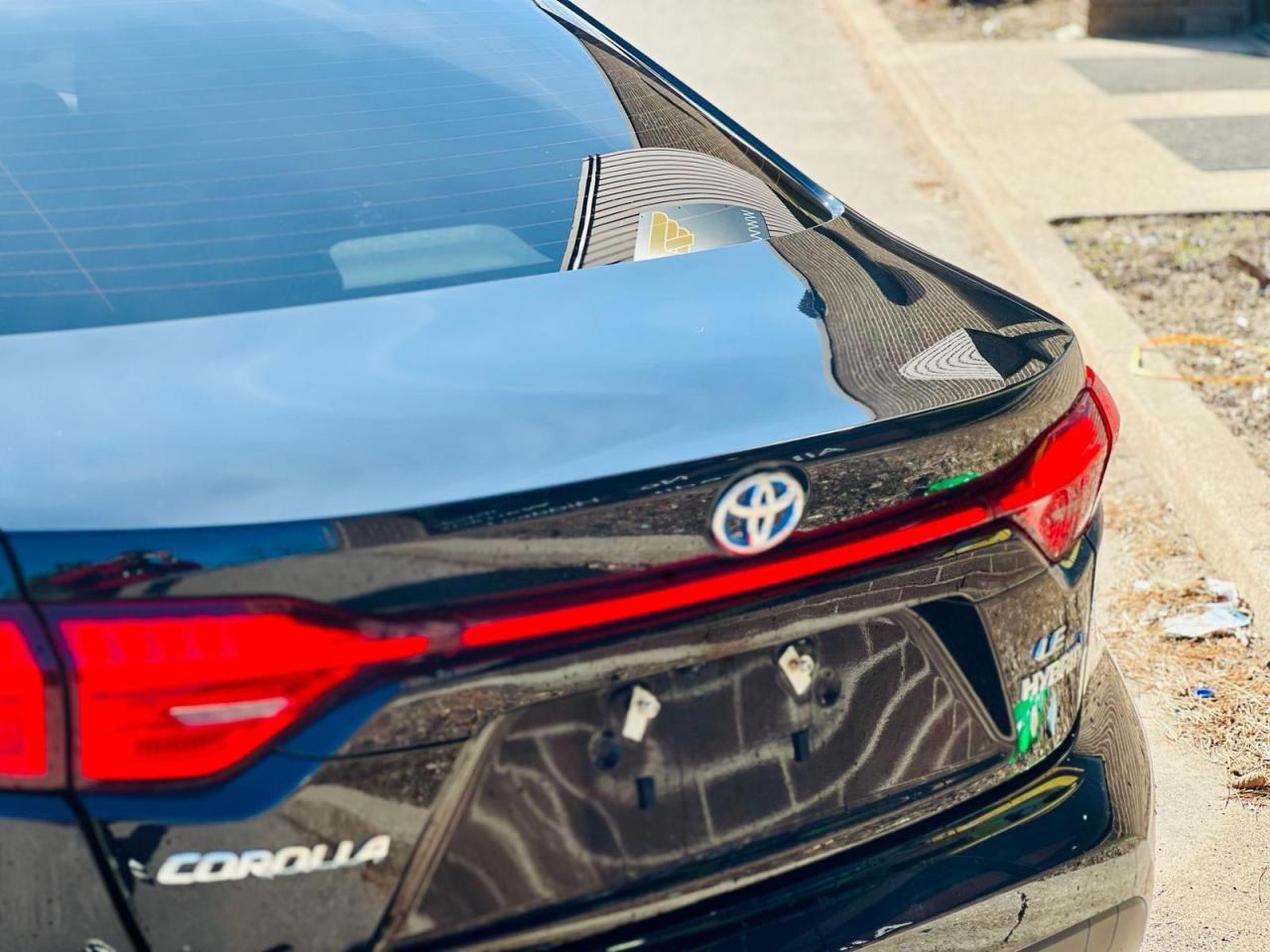 2023 Toyota Corolla Hybrid LE CVT AWD Photo3