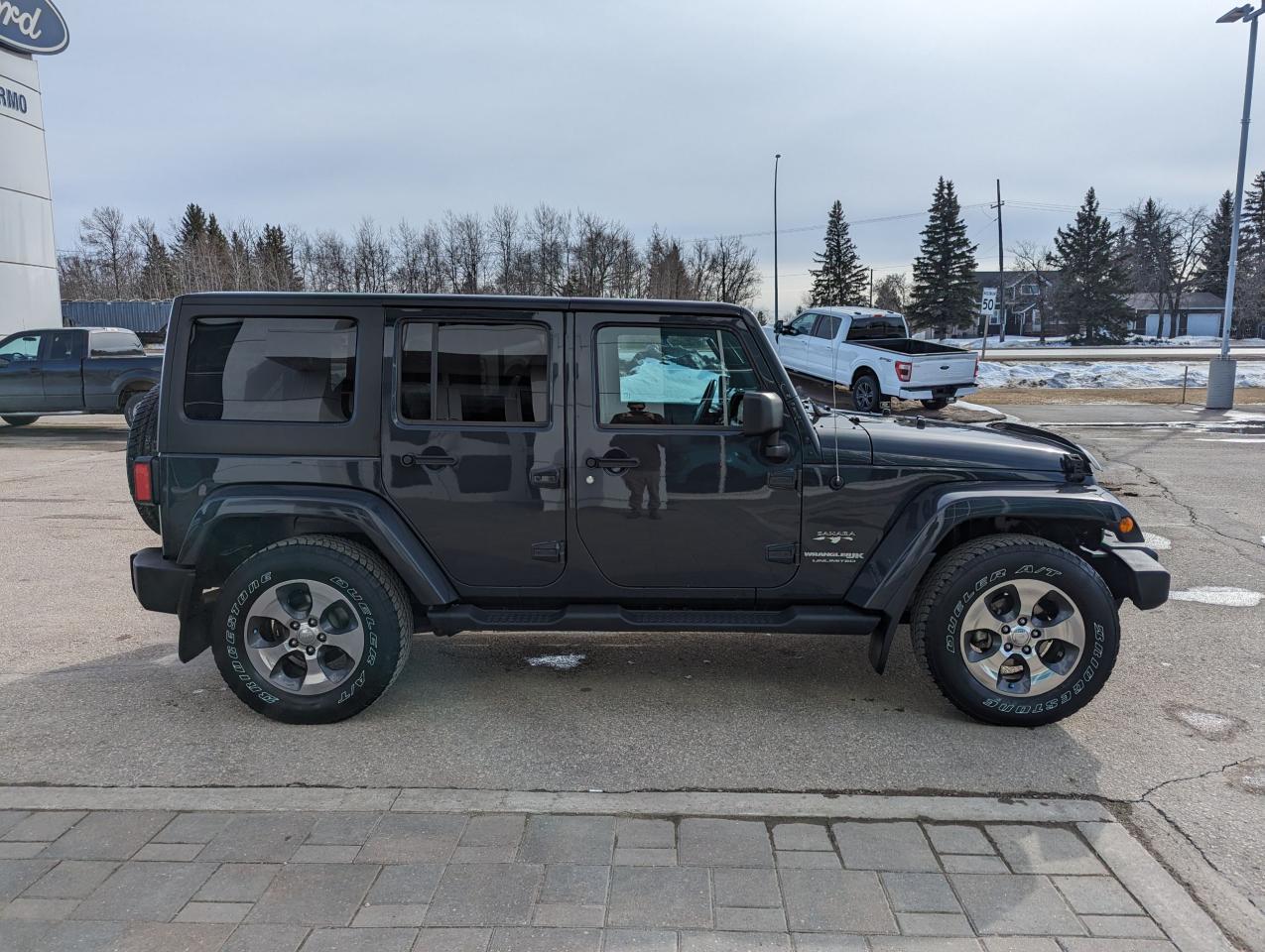 2018 Jeep Wrangler JK Unlimited Sahara Photo5