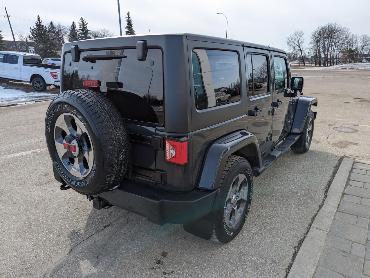 2018 Jeep Wrangler JK Unlimited Sahara Photo5