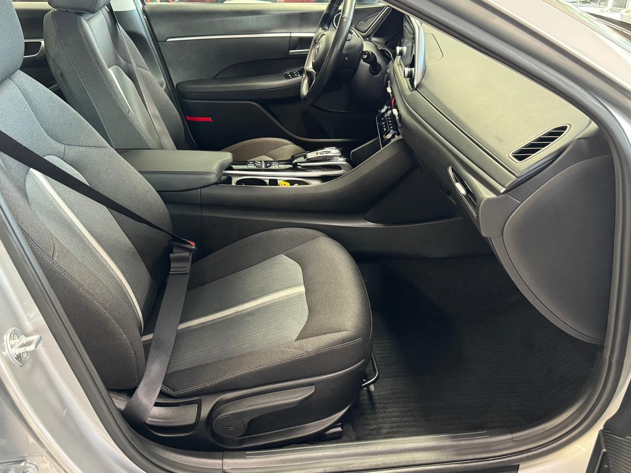 2022 Hyundai Sonata Preferred+Adaptive Cruise+Blind Spot+CLEAN CARFAX Photo22